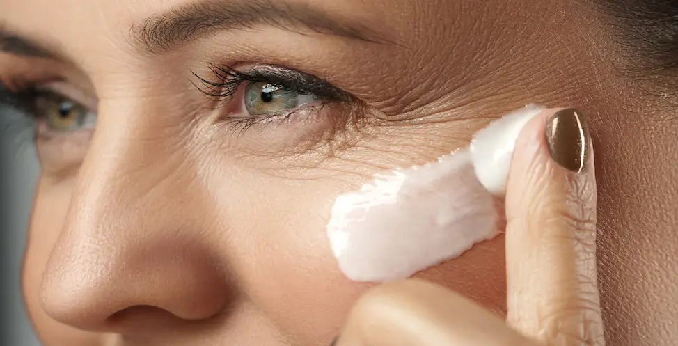 چطور می‌توان چین و چروک صورت را کاهش داد و پوستی جوان داشت؟